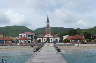 Anse d’Arlet auf Martinique mit Kirche direkt am Strand (Alexander Mirschel)  Copyright 
Informations sur les licences disponibles sous 'Preuve des sources d'images'